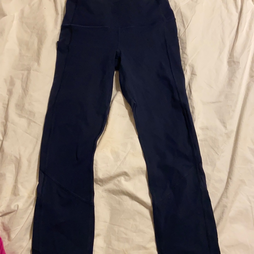 Lululemon women leggings size 4 with side pockets